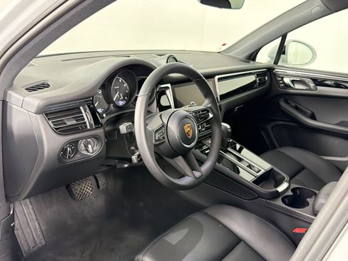 New 2026 Porsche Macan image 4