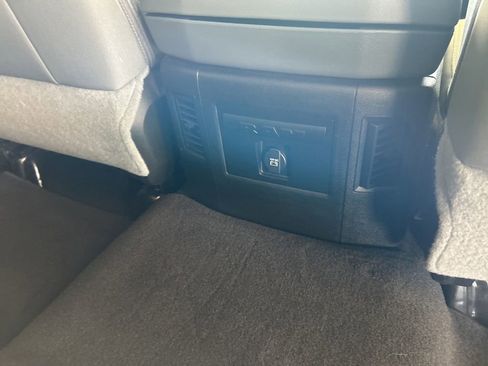 Used 2019 RAM 1500 Big Horn RWD image 31