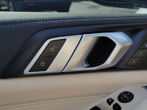 Used 2022 BMW X5 xDrive40i w/ Luxury Seating Package AWD/4WD image 18