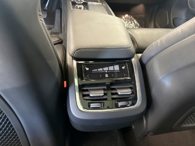 Certified 2024 Volvo XC60 B5 Ultimate w/ Climate Package AWD/4WD image 28