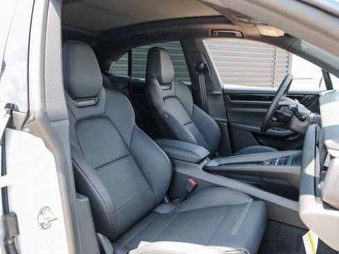 New 2025 Porsche Macan Electric image 28