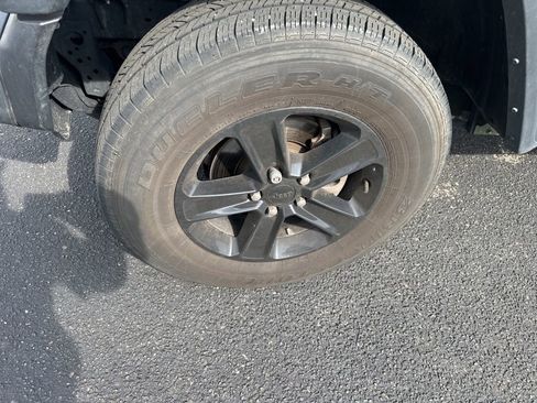 Used 2023 Jeep Wrangler Sport image 5