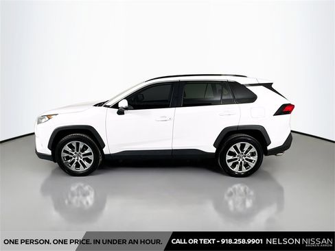 Used 2020 Toyota RAV4 XLE Premium image 8