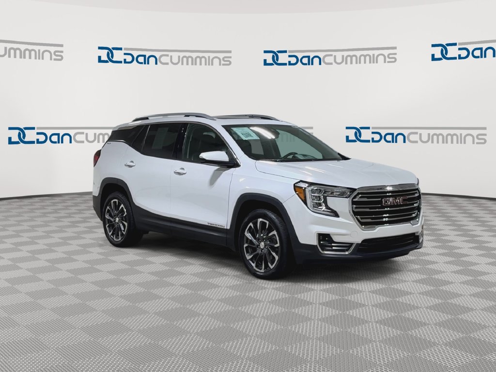 Used 2022 GMC Terrain SLT w/ Infotainment Package II AWD/4WD image 2