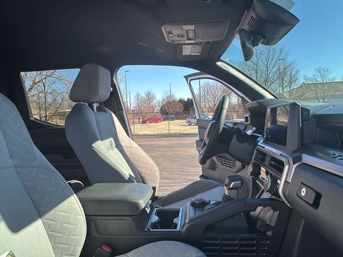 Used 2025 Toyota Tacoma SR5 image 12