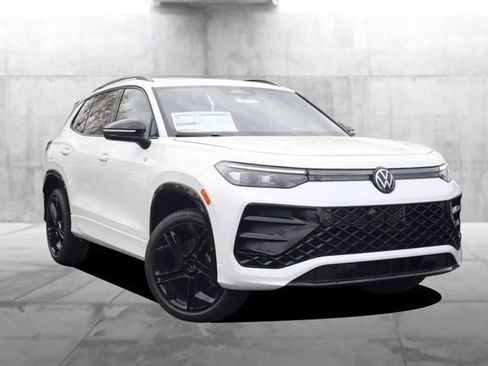 New 2026 Volkswagen Tiguan SE R-Line AWD/4WD image 2