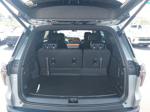 New 2027 Chevrolet Traverse Z71 w/ Enhanced Driving Package AWD/4WD image 9