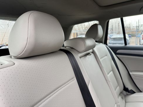 Used 2016 Volkswagen Golf Limited Edition image 19