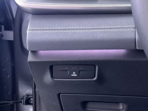 New 2025 Volkswagen Tiguan SE image 26