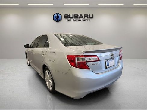 Used 2012 Toyota Camry SE image 3