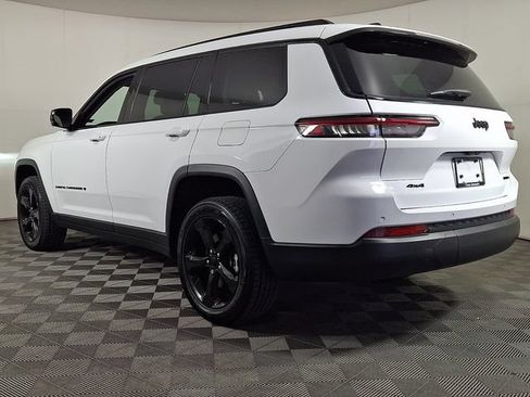 Used 2023 Jeep Grand Cherokee L Limited w/ Black Appearance Package AWD/4WD image 4