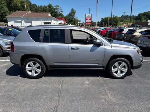 Used 2016 Jeep Compass Latitude AWD/4WD image 6