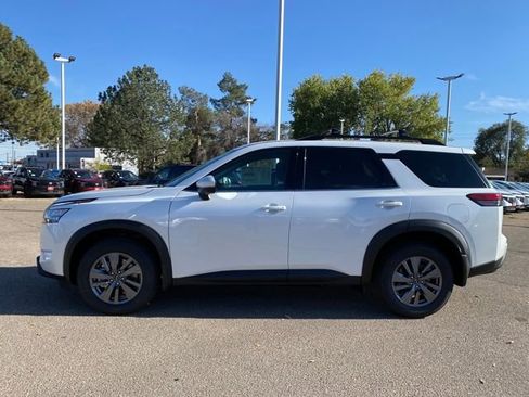 New 2025 Nissan Pathfinder SV w/ Black Appearance Package image 2