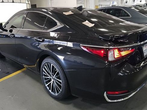 Used 2025 Lexus ES 300h w/ Premium Package FWD image 3