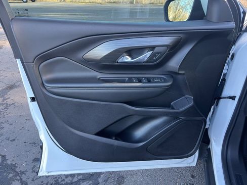 Used 2024 GMC Terrain SLE image 18