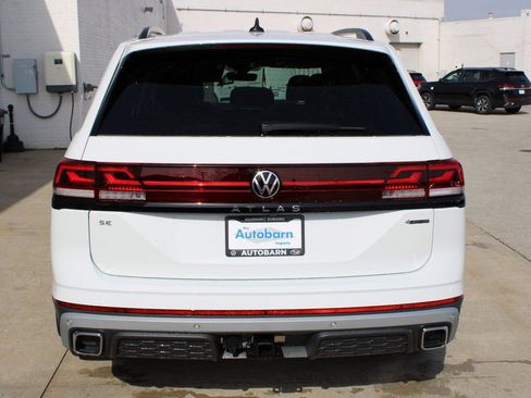 Used 2025 Volkswagen Atlas Peak Edition SE image 5