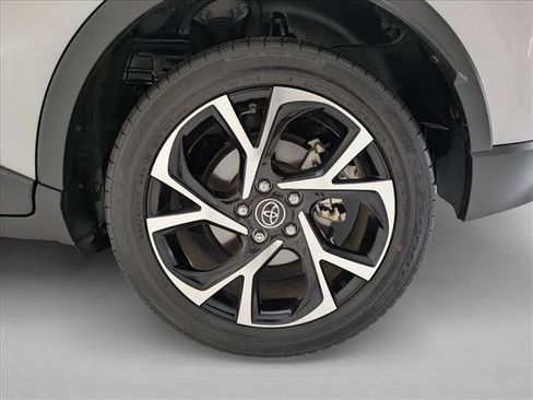 Used 2019 Toyota C-HR Limited FWD image 22