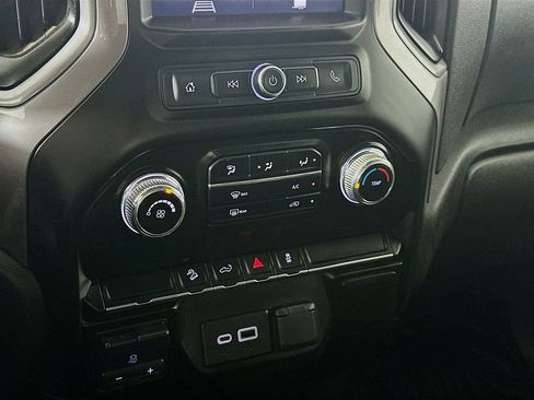 Used 2021 GMC Sierra 1500 4x4 Crew Cab w/ Sierra Value Package image 18