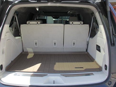 Used 2023 Cadillac Escalade ESV Sport Platinum AWD/4WD image 14