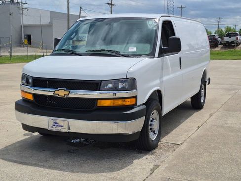 New 2026 Chevrolet Express 2500 w/ Driver Convenience Package RWD image 3