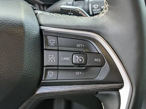 Used 2023 Jeep Grand Cherokee L Limited AWD/4WD image 20