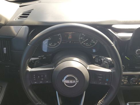 Used 2024 Nissan Pathfinder SV image 21