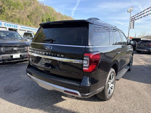 Used 2024 Ford Expedition Limited AWD/4WD image 3