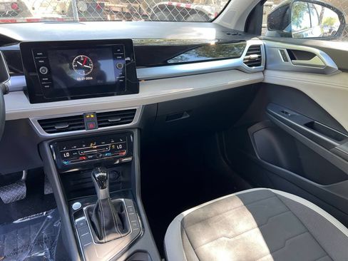 Used 2025 Volkswagen Taos SE FWD image 34