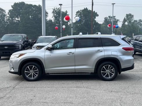 Used 2018 Toyota Highlander XLE AWD/4WD image 4