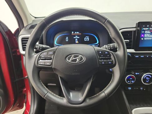Used 2025 Hyundai Venue Limited FWD image 21