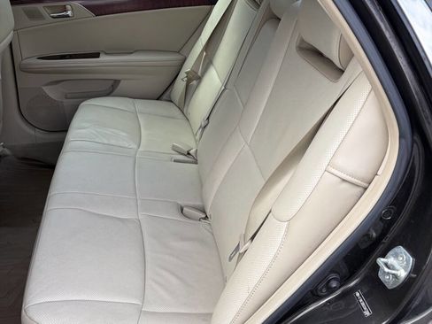 Used 2012 Toyota Avalon Limited image 19