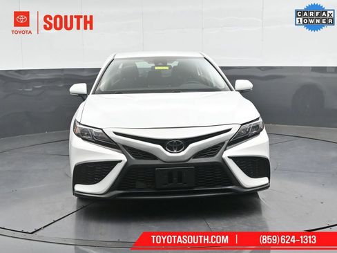 Used 2024 Toyota Camry SE image 5
