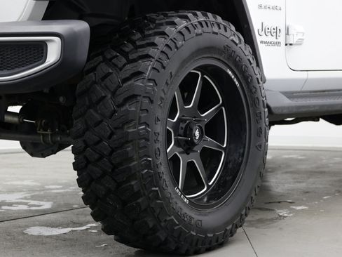 Used 2020 Jeep Wrangler Unlimited Sahara AWD/4WD image 10