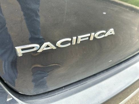 Used 2021 Chrysler Pacifica Touring-L FWD image 50
