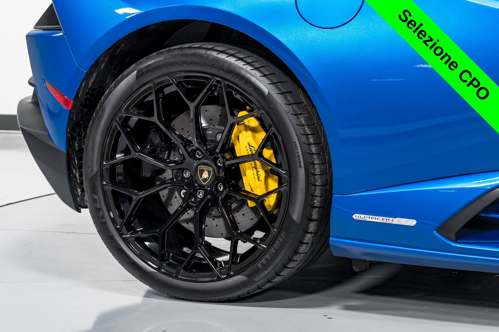 Used 2023 Lamborghini Huracan EVO AWD/4WD image 54