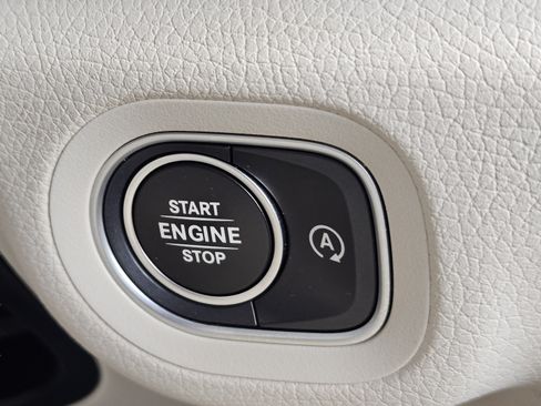 Certified 2024 Mercedes-Benz GLS 450 4MATIC image 13