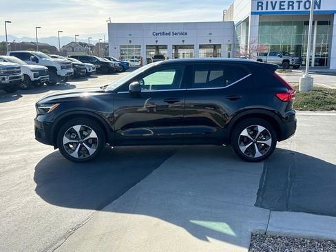 Used 2024 Volvo XC40 B5 Plus AWD/4WD image 20