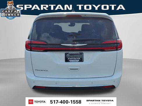 Used 2024 Chrysler Pacifica Touring-L FWD image 8