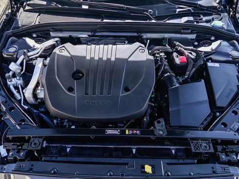 Used 2025 Volvo V60 B5 Cross Country Plus image 30