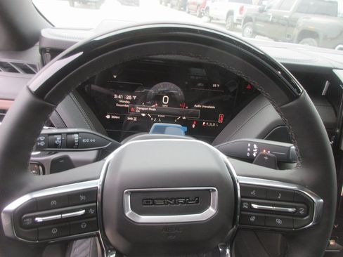 New 2026 GMC Yukon Denali w/ Denali Reserve Package image 17