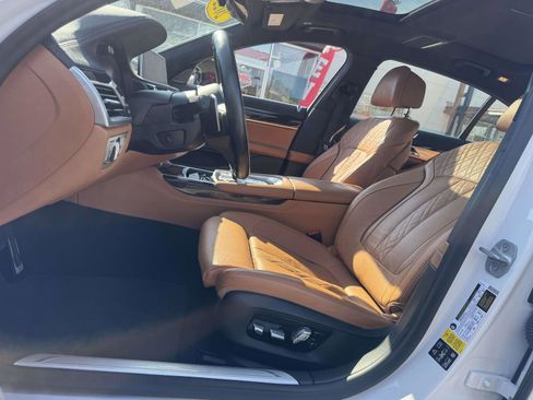 Used 2022 BMW 750i xDrive w/ M Sport Package AWD/4WD image 13
