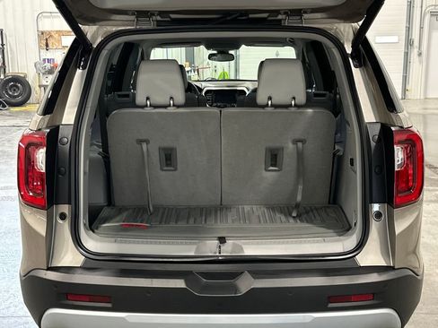 Used 2023 GMC Acadia SLT image 7