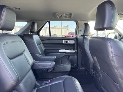 Used 2024 Ford Explorer XLT w/ Equipment Group 202A AWD/4WD image 17