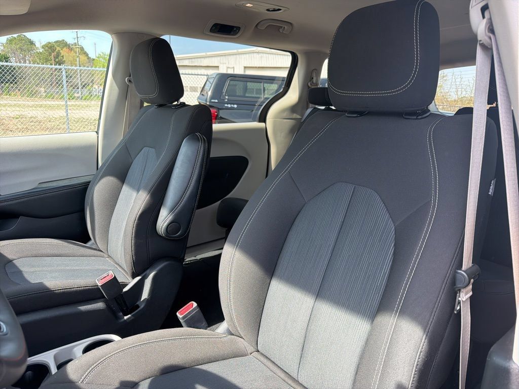 Used 2023 Chrysler Voyager LX FWD image 20