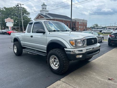 Used 2004 Toyota Tacoma 4x4 Xtracab image 3