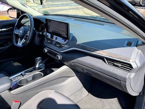 Used 2023 Nissan Altima 2.5 SV w/ SV Premium Package image 14
