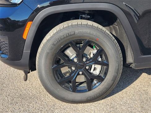 New 2025 Jeep Grand Cherokee L Altitude image 8