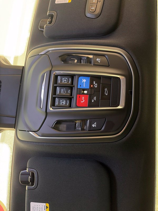 Used 2026 Jeep Cherokee Overland w/ Advanced Pro Tech Group AWD/4WD image 35