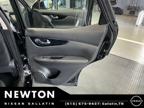Used 2020 Nissan Rogue Sport SV FWD image 35