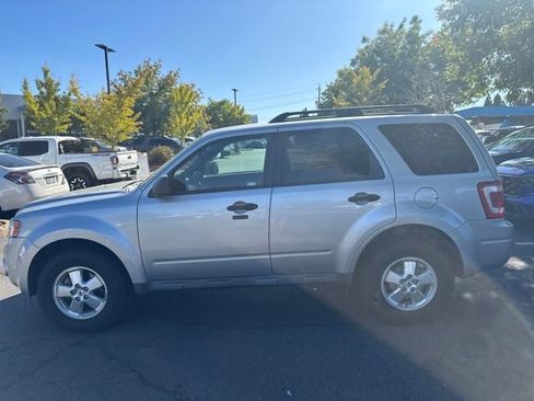 Used 2010 Ford Escape XLT FWD image 2